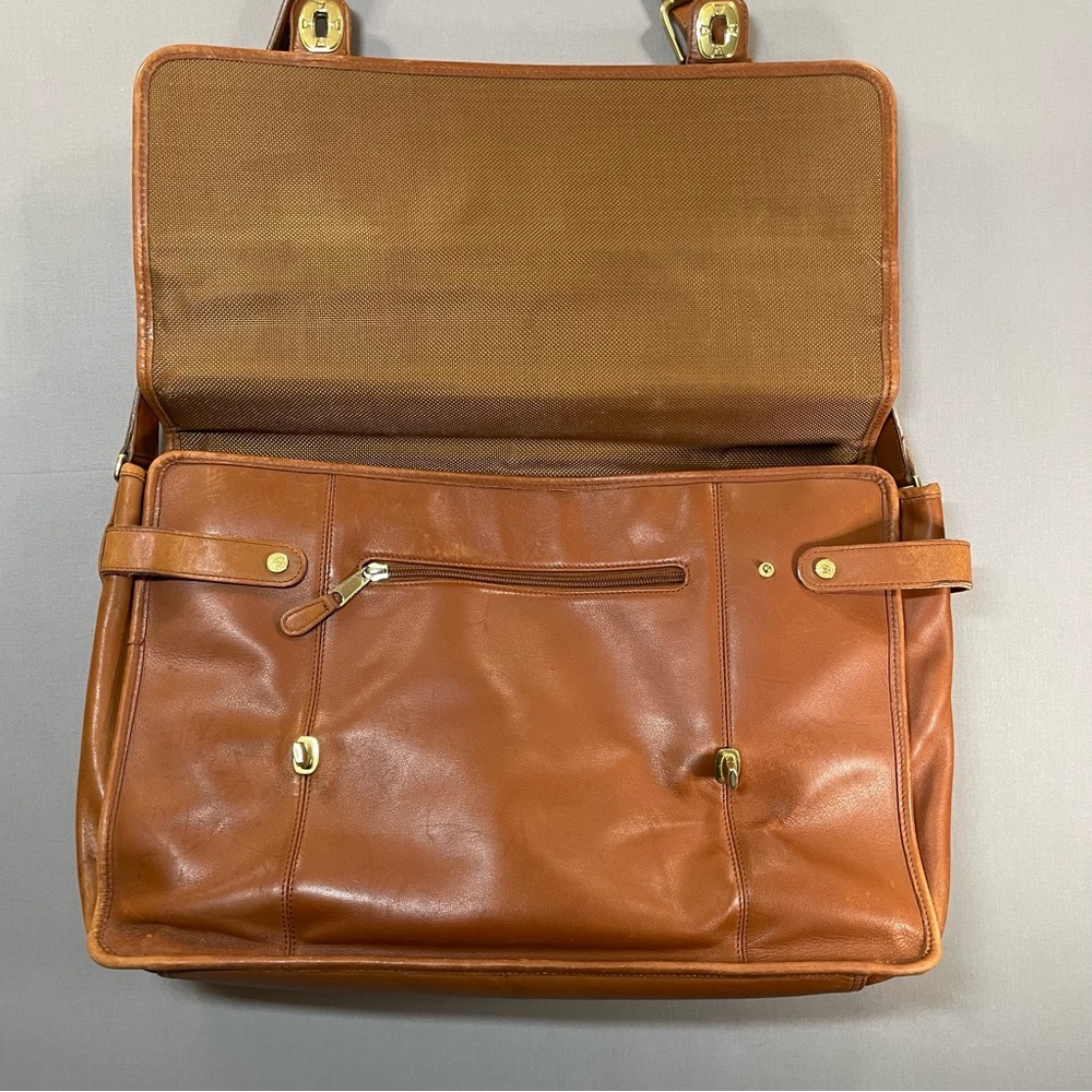 VINTAGE 90s Coach Turnlock Briefcase A8S-0546, British Tan, Brass Hardware - Picture 10 of 16